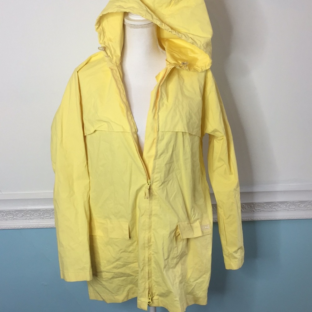 L.L.Bean yellow raincoat 100% waterproof